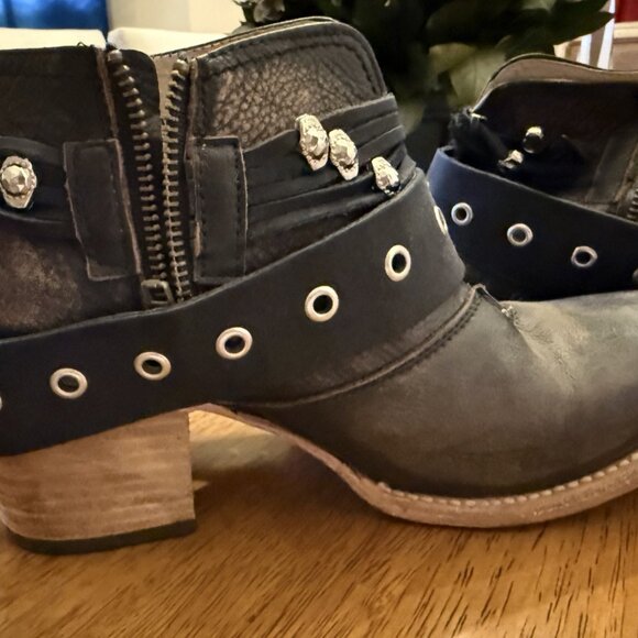 Freebird by Steven - Saloon Ankle Boots - Discontinued - Picture 2 of 3